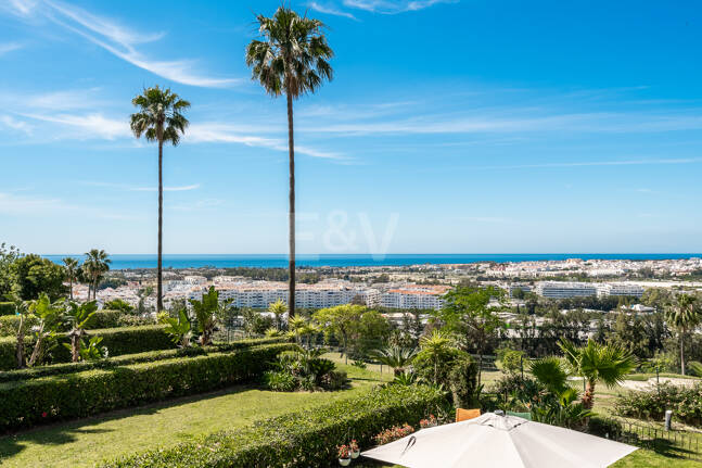 Turnkey ready apartment with Panoramic Seaviews in the heart of the Golf-Valley