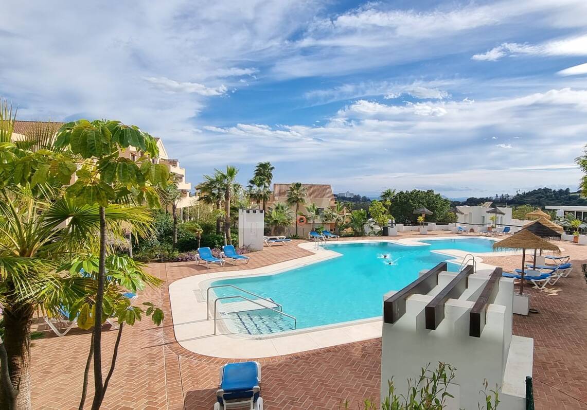 Elegant 3-Bedroom Apartment with Panoramic Sea Views in Lomas del Marqués, Benahavís | Long-Term Rental