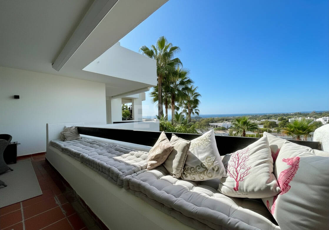 Elegant 3-Bedroom Apartment with Panoramic Sea Views in Lomas del Marqués, Benahavís | Long-Term Rental
