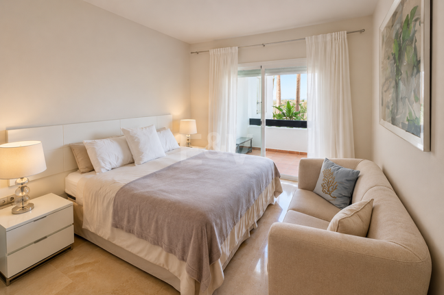Elegant 3-Bedroom Apartment with Panoramic Sea Views in Lomas del Marqués, Benahavís | Long-Term Rental