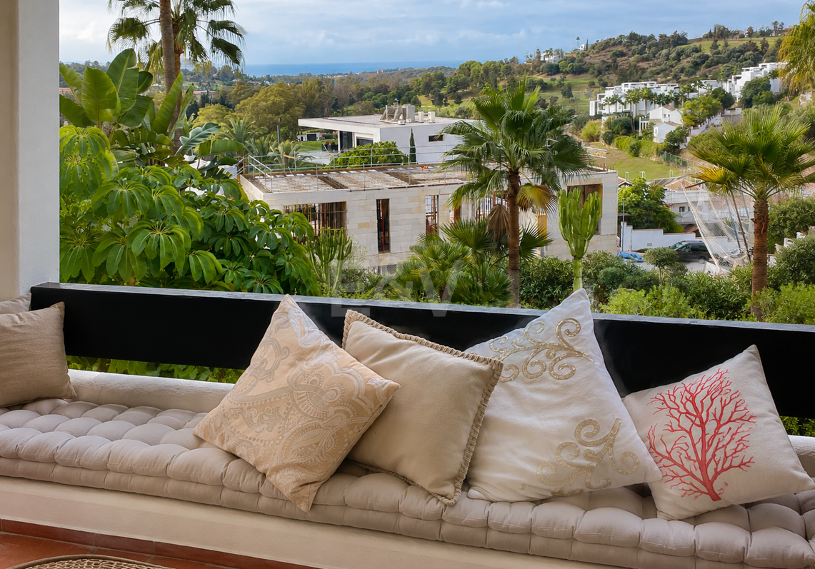 Elegant 3-Bedroom Apartment with Panoramic Sea Views in Lomas del Marqués, Benahavís | Long-Term Rental