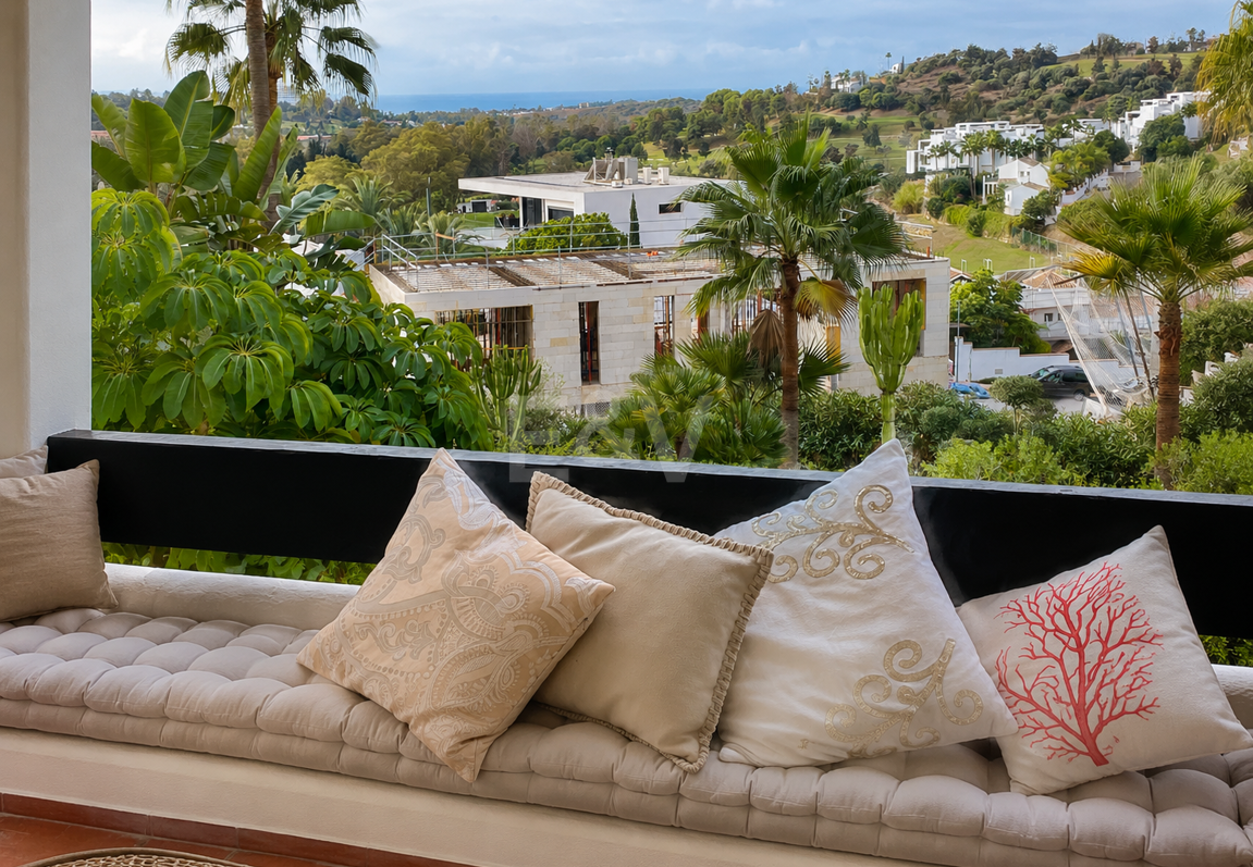 Elegant 3-Bedroom Apartment with Panoramic Sea Views in Lomas del Marqués, Benahavís | Long-Term Rental
