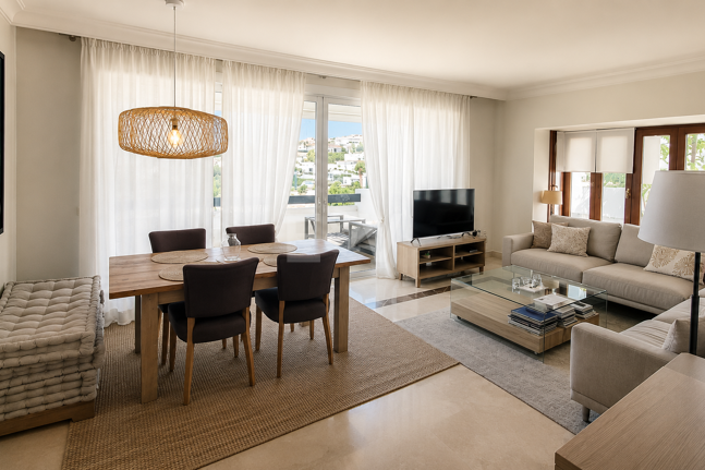 Elegant 3-Bedroom Apartment with Panoramic Sea Views in Lomas del Marqués, Benahavís | Long-Term Rental