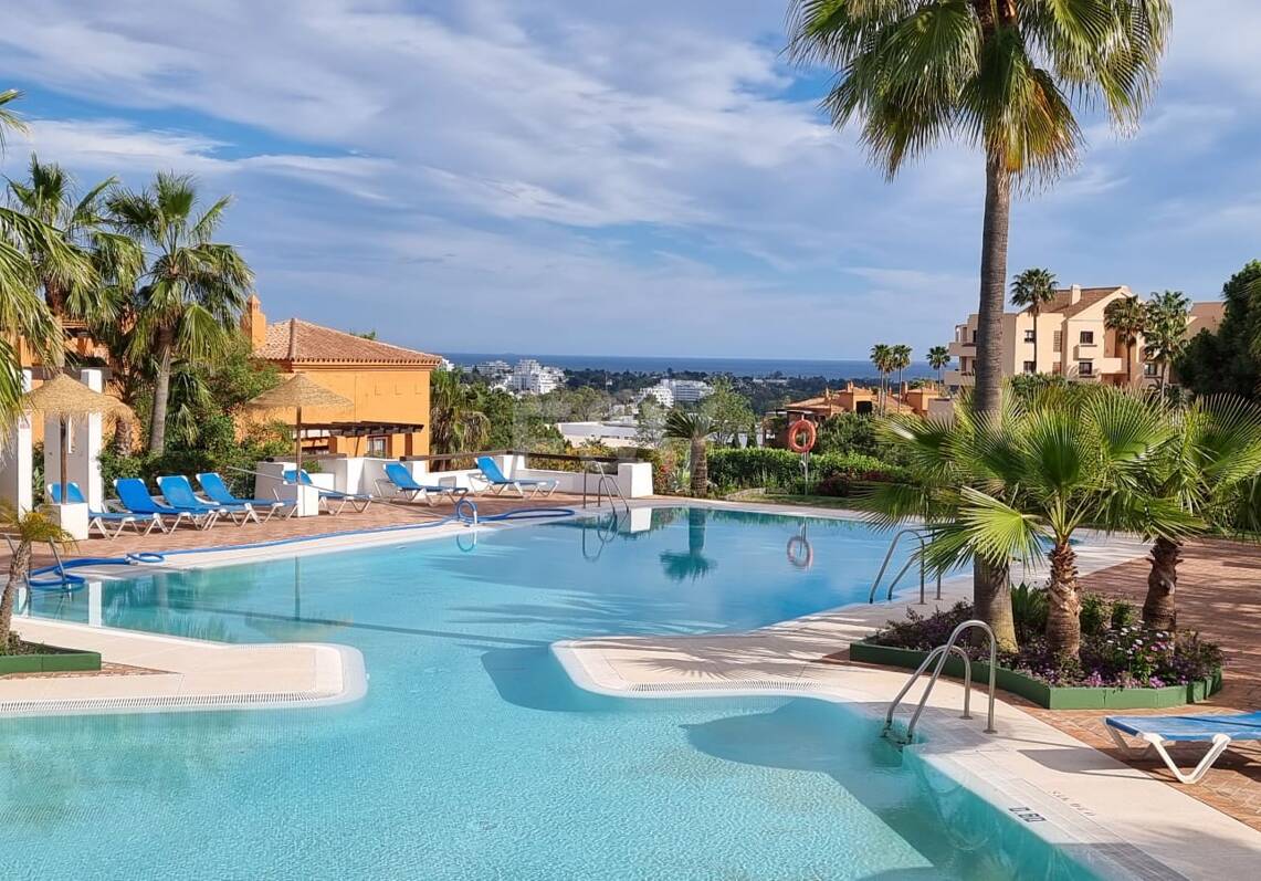 Elegant 3-Bedroom Apartment with Panoramic Sea Views in Lomas del Marqués, Benahavís | Long-Term Rental