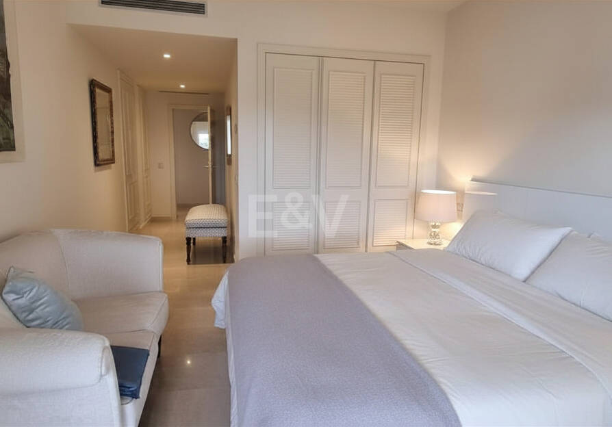 Elegant 3-Bedroom Apartment with Panoramic Sea Views in Lomas del Marqués, Benahavís | Long-Term Rental