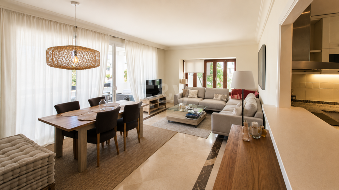 Elegante 3-Zimmer-Wohnung mit Panoramablick aufs Meer in Lomas del Marqués, Benahavís | Langzeitmiete