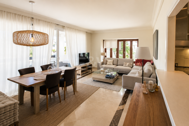Elegant 3-Bedroom Apartment with Panoramic Sea Views in Lomas del Marqués, Benahavís | Long-Term Rental