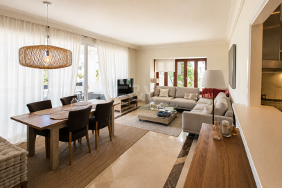 Elegant 3-Bedroom Apartment with Panoramic Sea Views in Lomas del Marqués, Benahavís | Long-Term Rental