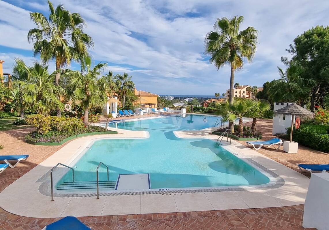 Elegant 3-Bedroom Apartment with Panoramic Sea Views in Lomas del Marqués, Benahavís | Long-Term Rental