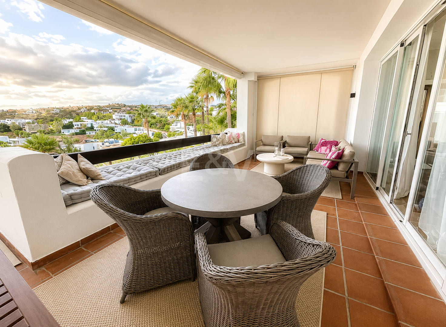 Elegant 3-Bedroom Apartment with Panoramic Sea Views in Lomas del Marqués, Benahavís | Long-Term Rental
