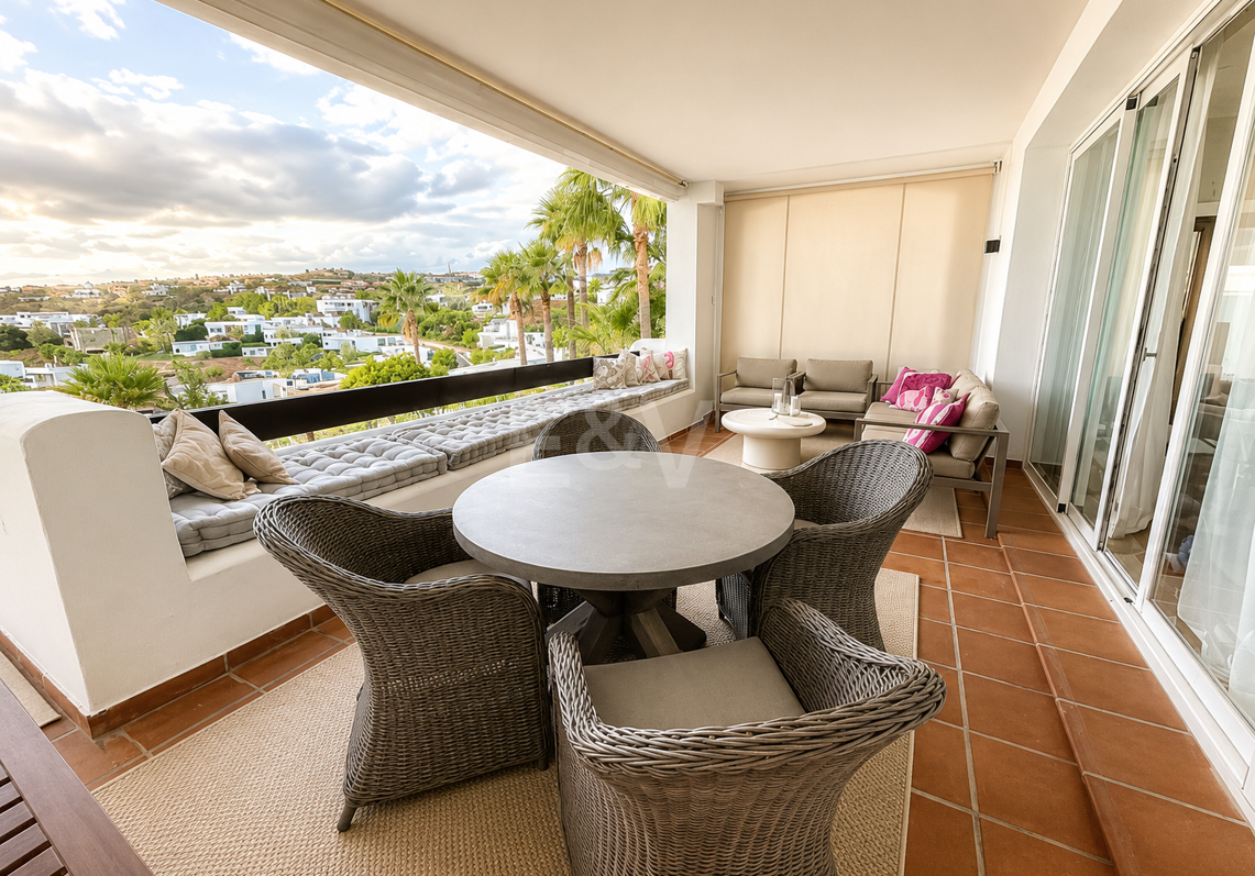 Elegant 3-Bedroom Apartment with Panoramic Sea Views in Lomas del Marqués, Benahavís | Long-Term Rental