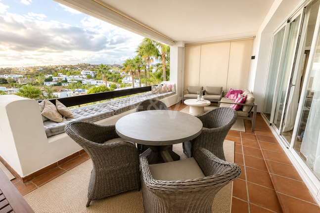 Elegant 3-Bedroom Apartment with Panoramic Sea Views in Lomas del Marqués, Benahavís | Long-Term Rental