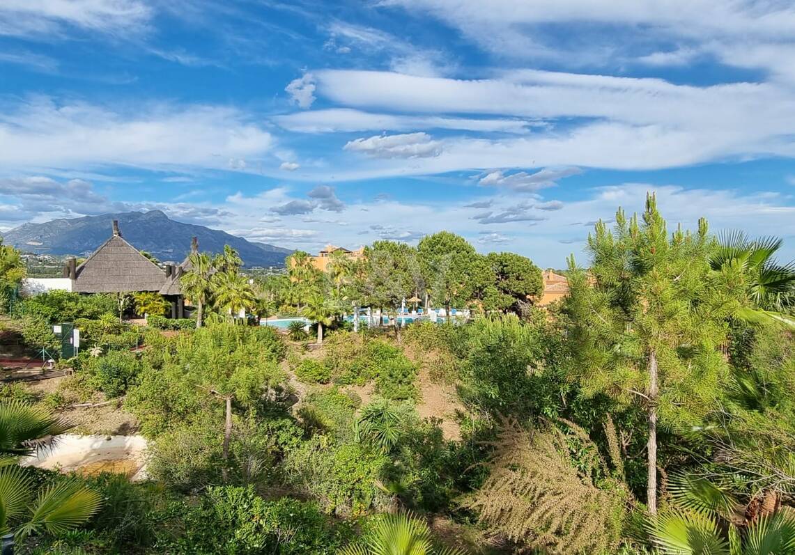 Elegant 3-Bedroom Apartment with Panoramic Sea Views in Lomas del Marqués, Benahavís | Long-Term Rental