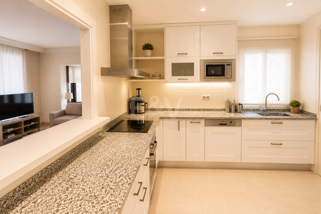 Elegant 3-Bedroom Apartment with Panoramic Sea Views in Lomas del Marqués, Benahavís | Long-Term Rental