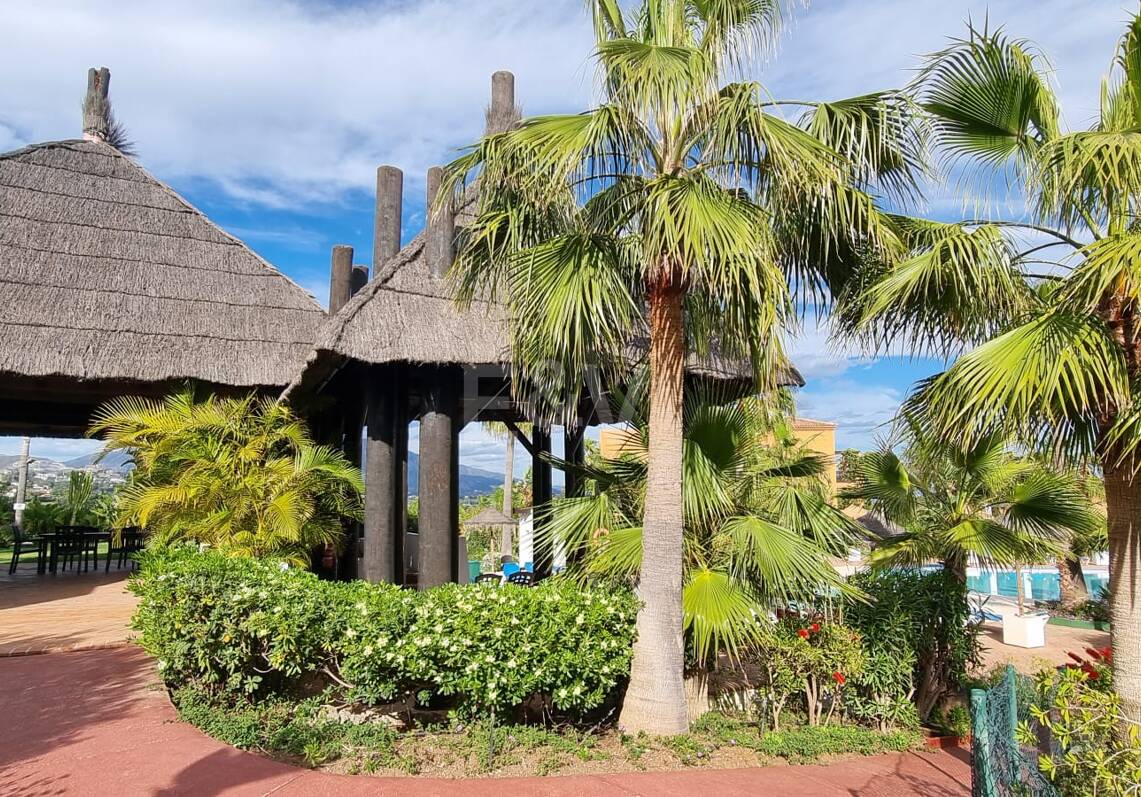 Elegant 3-Bedroom Apartment with Panoramic Sea Views in Lomas del Marqués, Benahavís | Long-Term Rental