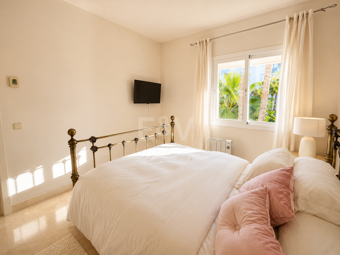 Elegant 3-Bedroom Apartment with Panoramic Sea Views in Lomas del Marqués, Benahavís | Long-Term Rental