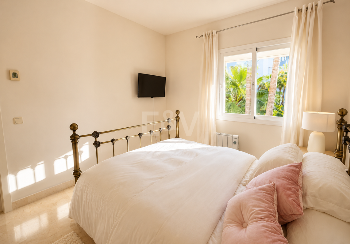 Elegant 3-Bedroom Apartment with Panoramic Sea Views in Lomas del Marqués, Benahavís | Long-Term Rental