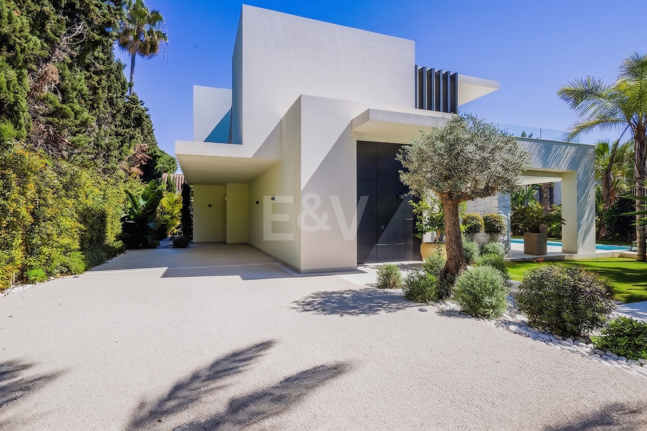 Impresionante villa contemporánea con vistas panorámicas al mar