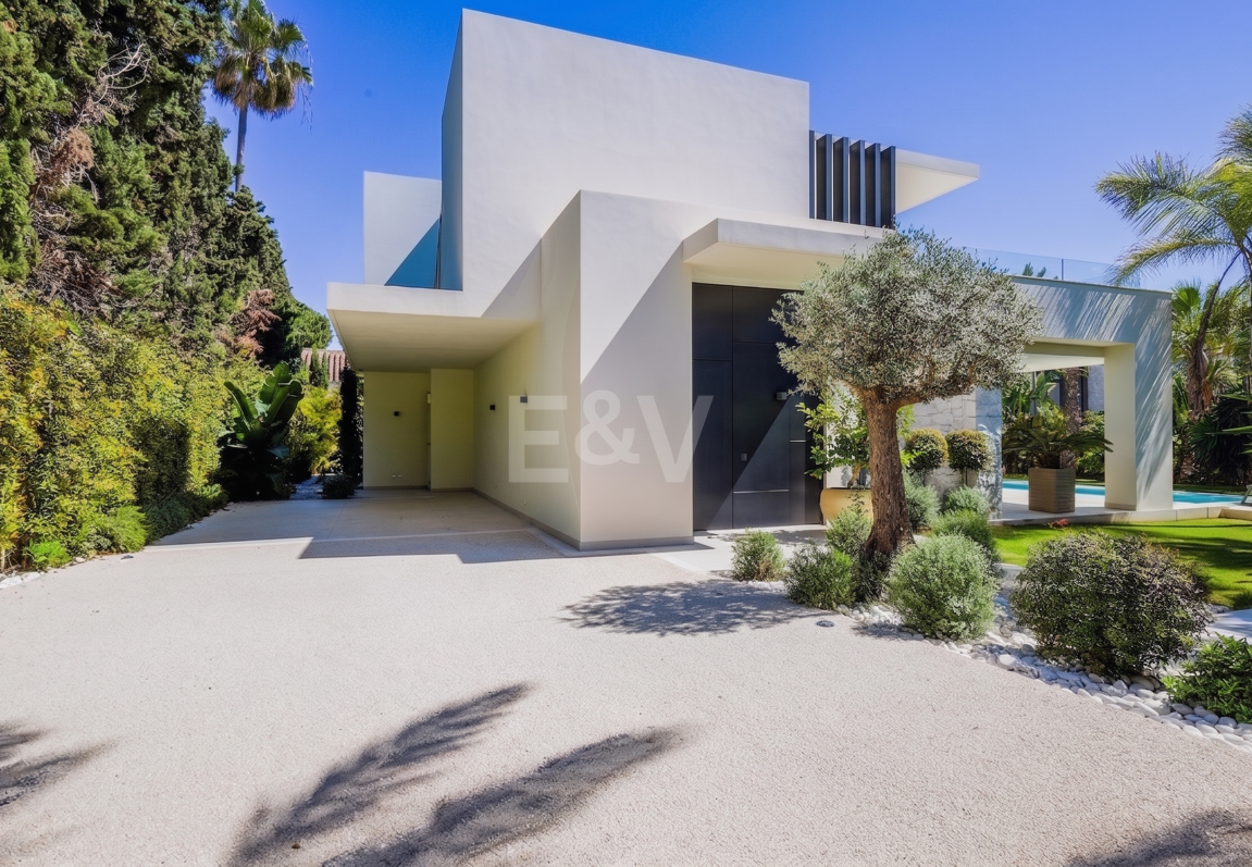 Impresionante villa contemporánea con vistas panorámicas al mar