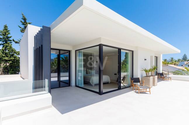 Impresionante villa contemporánea con vistas panorámicas al mar