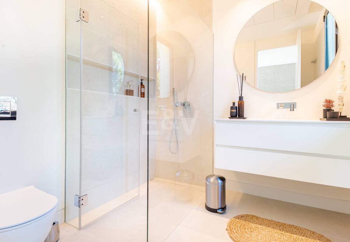 Impresionante villa contemporánea con vistas panorámicas al mar