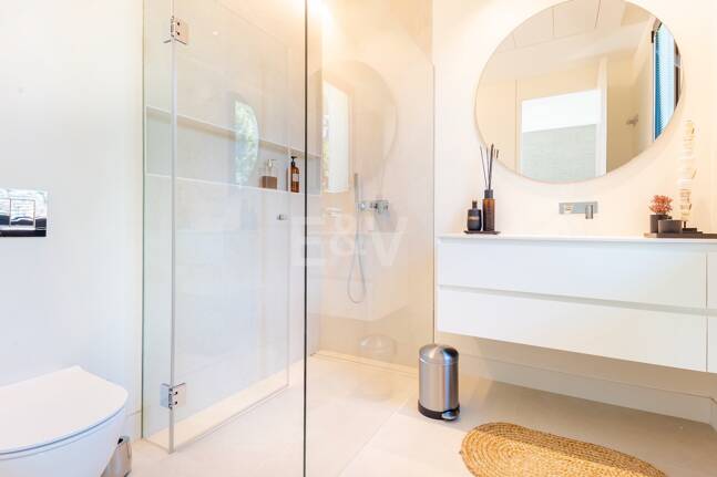 Impresionante villa contemporánea con vistas panorámicas al mar