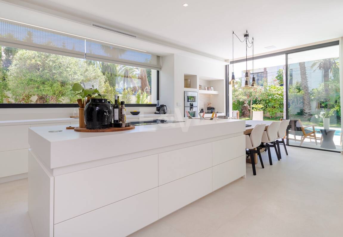 Impresionante villa contemporánea con vistas panorámicas al mar