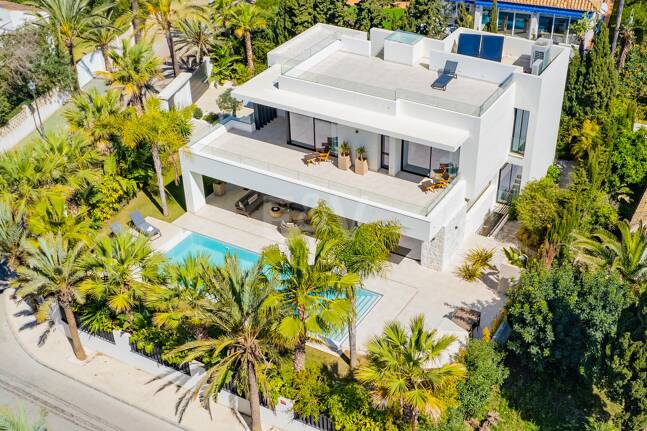 Impresionante villa contemporánea con vistas panorámicas al mar