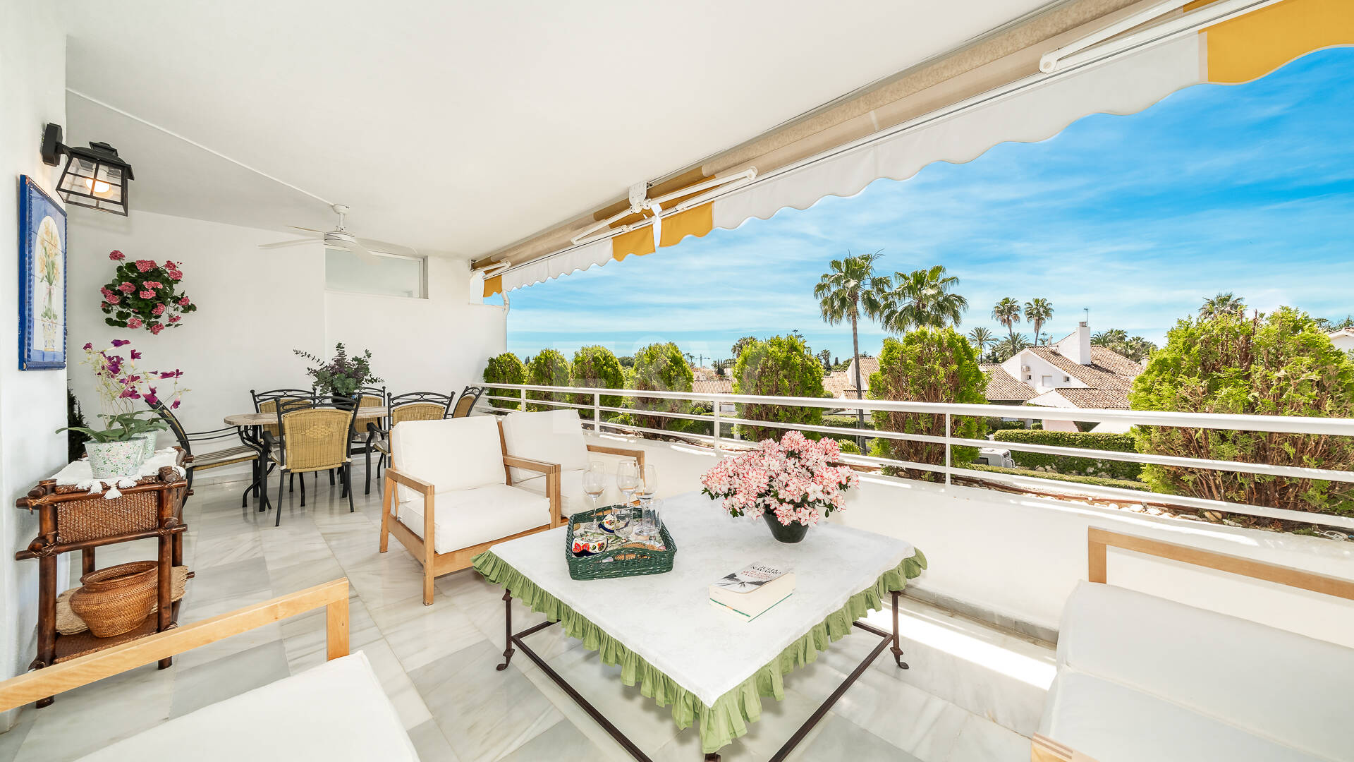 Spacious Apartment in a Frontline Golf Complex within Walking Distance to the Beach