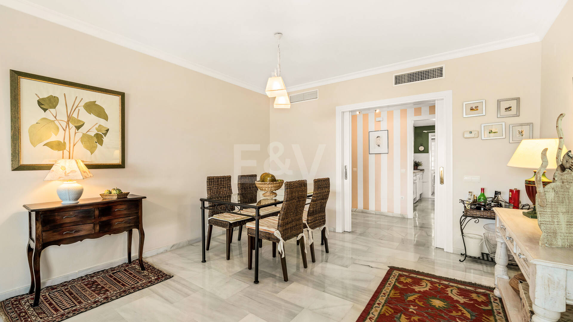 Spacious Apartment in a Frontline Golf Complex within Walking Distance to the Beach