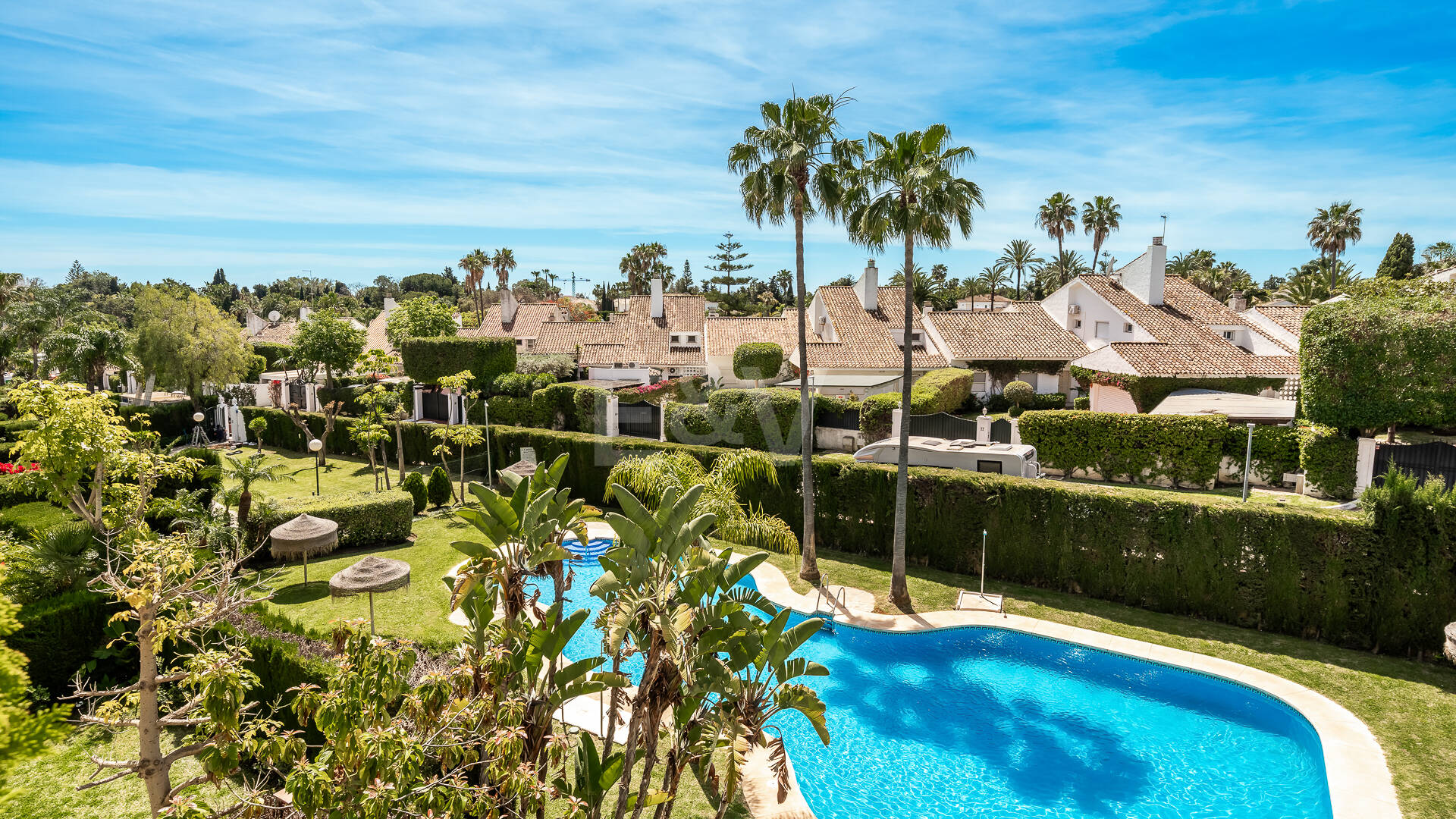 Spacious Apartment in a Frontline Golf Complex within Walking Distance to the Beach