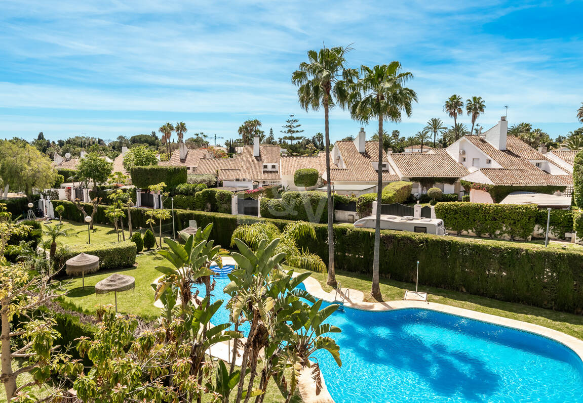 Spacious Apartment in a Frontline Golf Complex within Walking Distance to the Beach