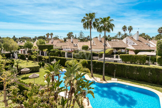 Spacious Apartment in a Frontline Golf Complex within Walking Distance to the Beach