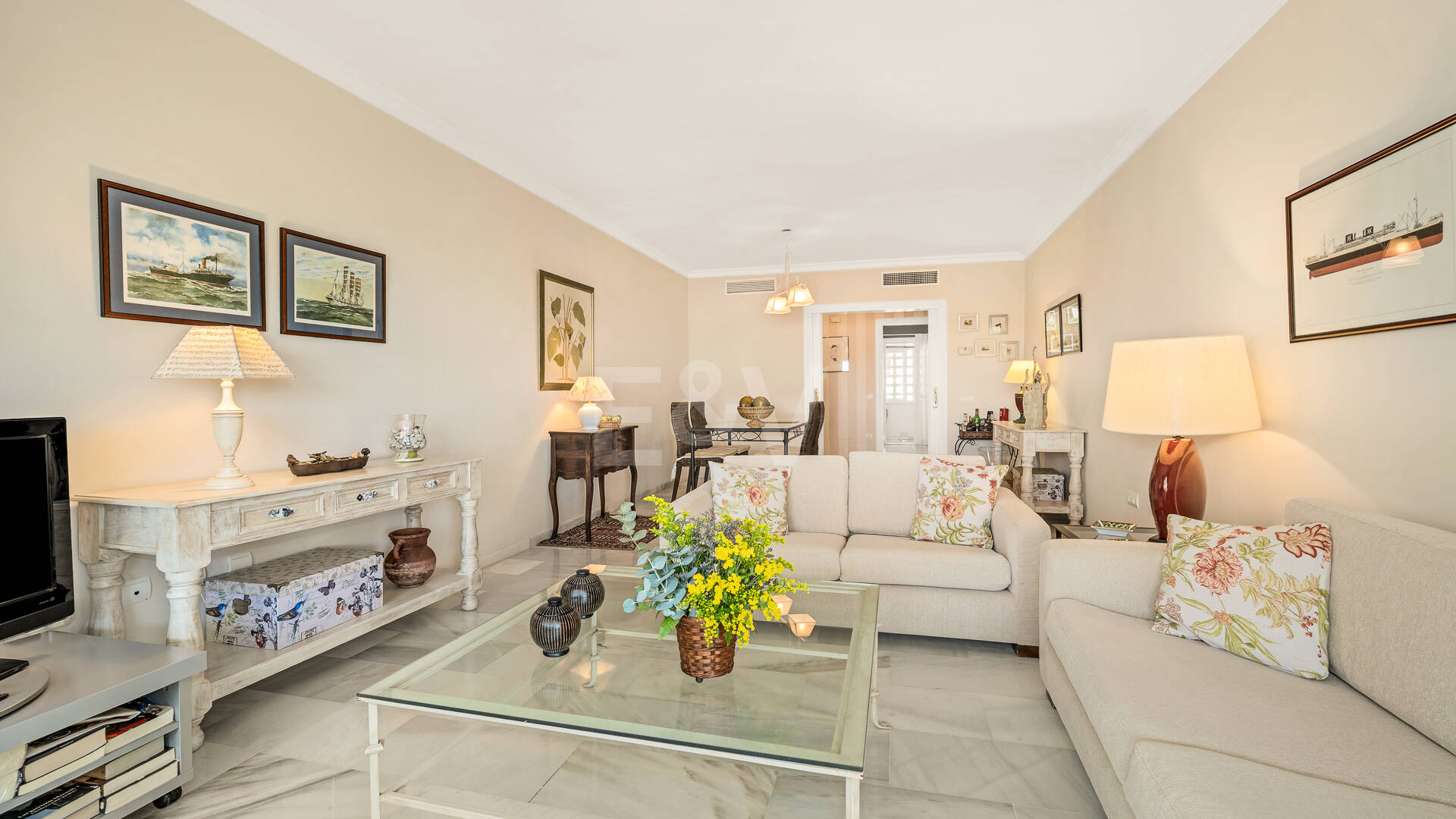 Spacious Apartment in a Frontline Golf Complex within Walking Distance to the Beach