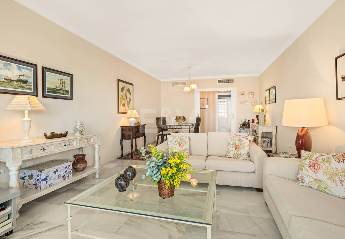 Spacious Apartment in a Frontline Golf Complex within Walking Distance to the Beach