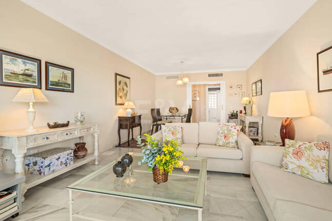 Spacious Apartment in a Frontline Golf Complex within Walking Distance to the Beach