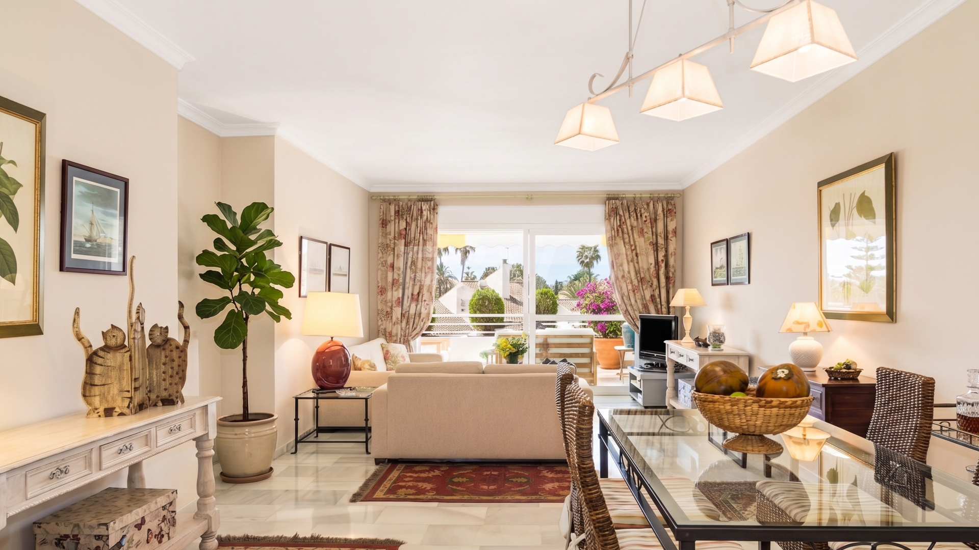 Spacious Apartment in a Frontline Golf Complex within Walking Distance to the Beach