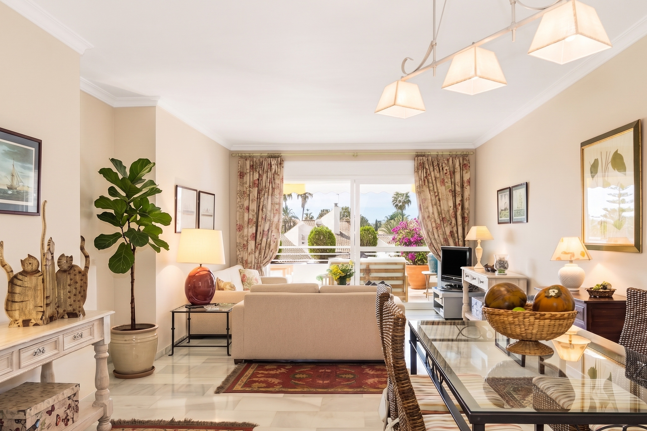 Spacious Apartment in a Frontline Golf Complex within Walking Distance to the Beach