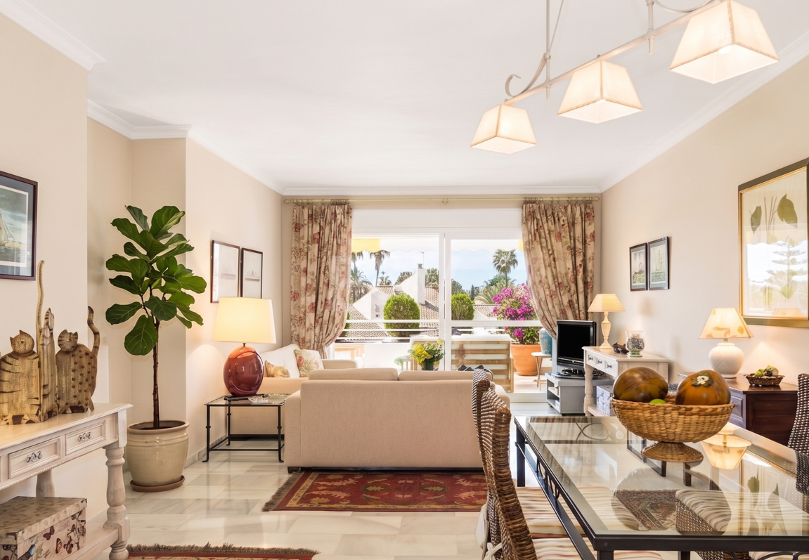 Spacious Apartment in a Frontline Golf Complex within Walking Distance to the Beach