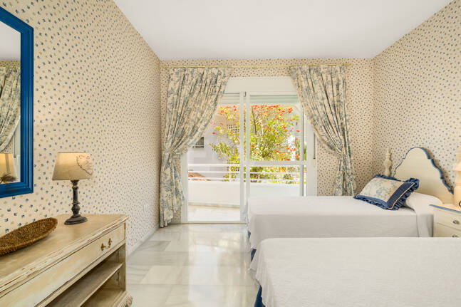 Spacious Apartment in a Frontline Golf Complex within Walking Distance to the Beach