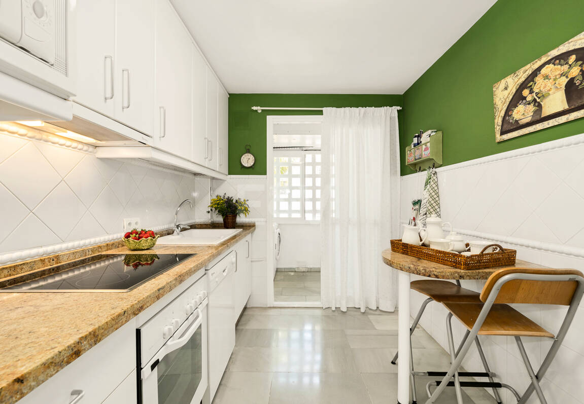 Spacious Apartment in a Frontline Golf Complex within Walking Distance to the Beach