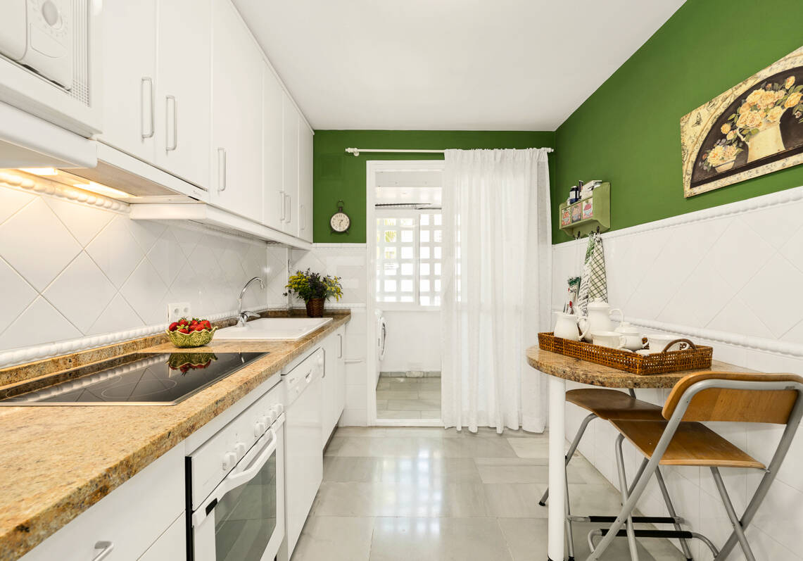 Spacious Apartment in a Frontline Golf Complex within Walking Distance to the Beach