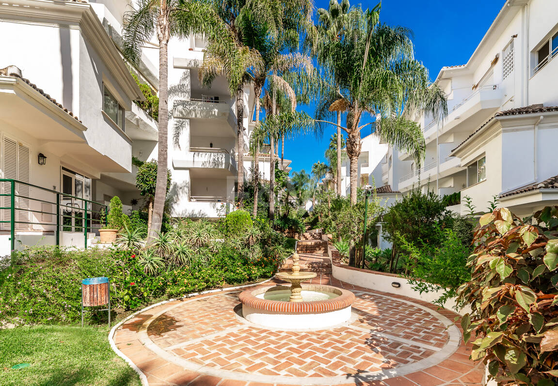 Spacious Apartment in a Frontline Golf Complex within Walking Distance to the Beach