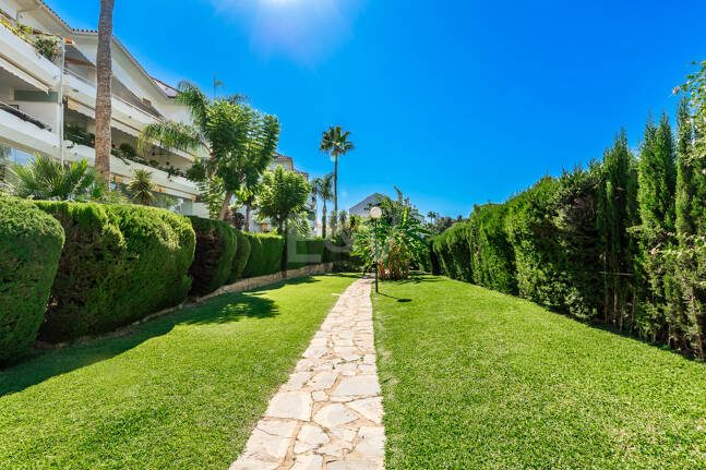 Spacious Apartment in a Frontline Golf Complex within Walking Distance to the Beach