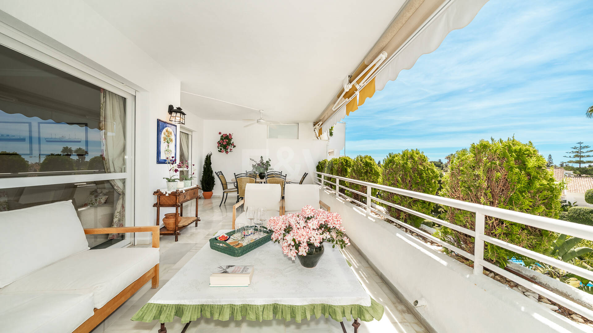 Spacious Apartment in a Frontline Golf Complex within Walking Distance to the Beach