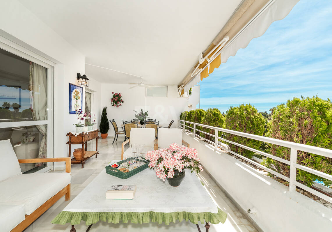 Spacious Apartment in a Frontline Golf Complex within Walking Distance to the Beach
