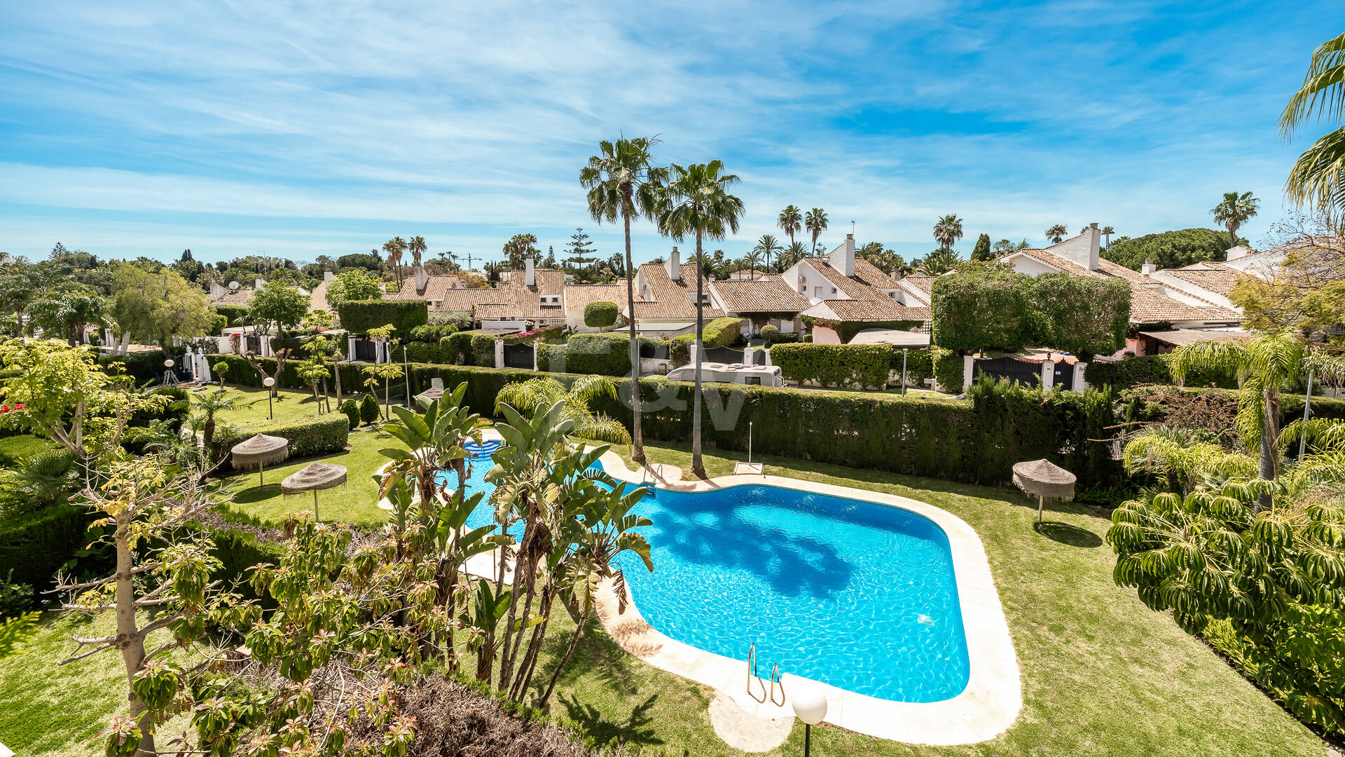 Spacious Apartment in a Frontline Golf Complex within Walking Distance to the Beach