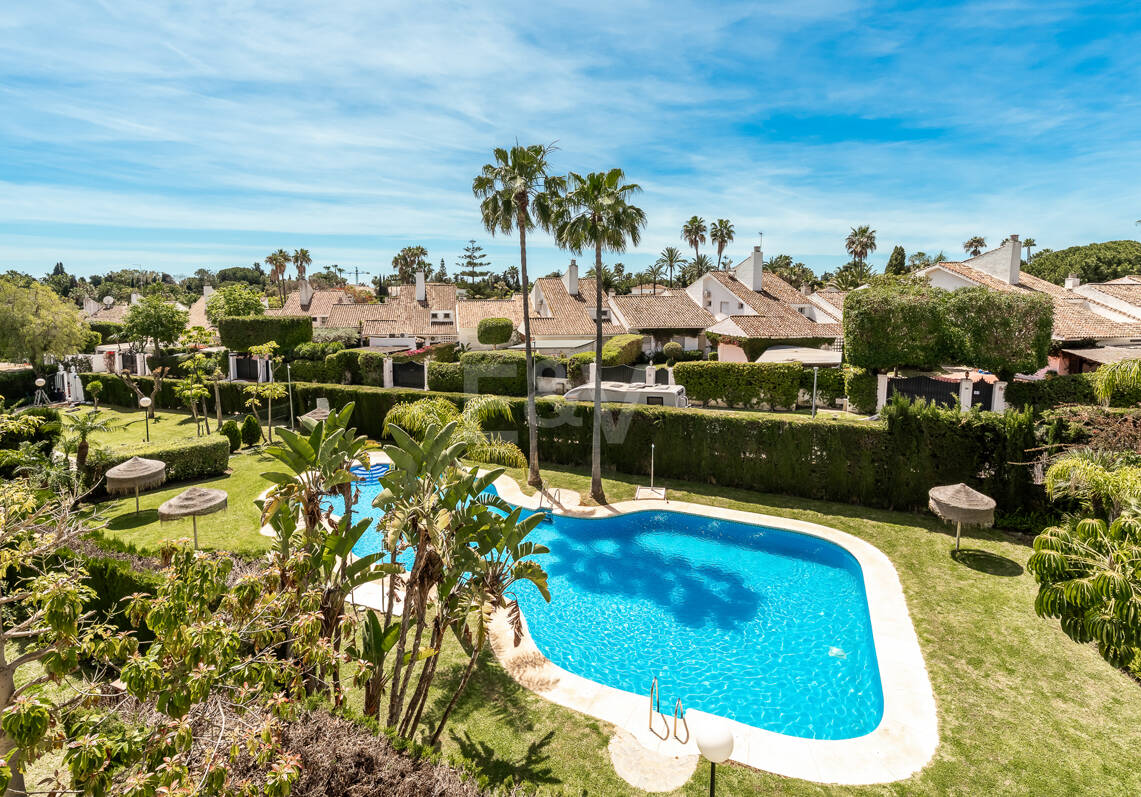 Spacious Apartment in a Frontline Golf Complex within Walking Distance to the Beach