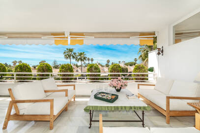 Spacious Apartment in a Frontline Golf Complex within Walking Distance to the Beach