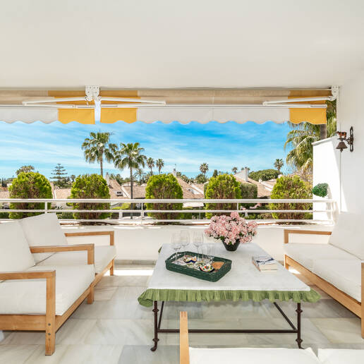 Spacious Apartment in a Frontline Golf Complex within Walking Distance to the Beach